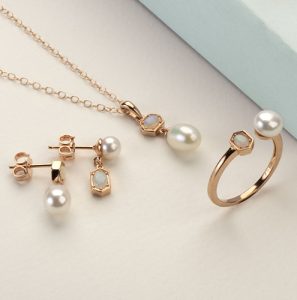 Modern Pearl & Opal Jewellery Set